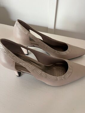 Life Stride Blush Pointed Toe Low Heel Pumps